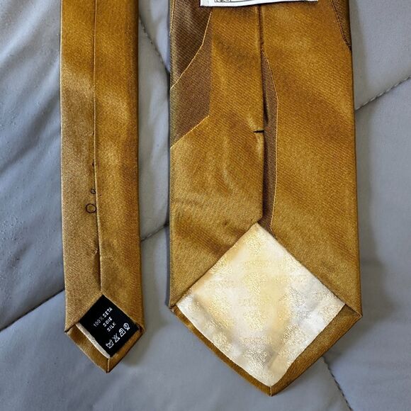 Versace XL Gold Silk Tie Abstract Swirl Medusa Logo Made In Italy  67"L x 3.75"W - Picture 7 of 16